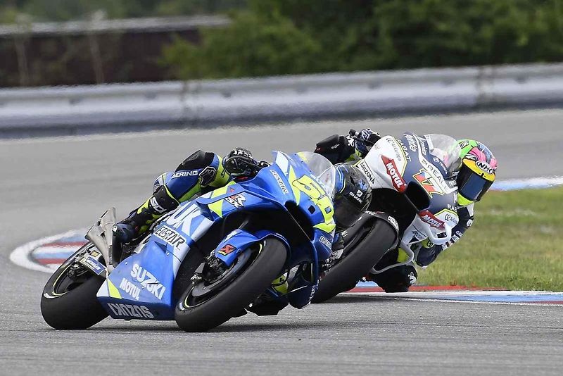 Motocyklová legenda Valentino Rossi při závodě na Masarykově okruhu v roce 2019.
