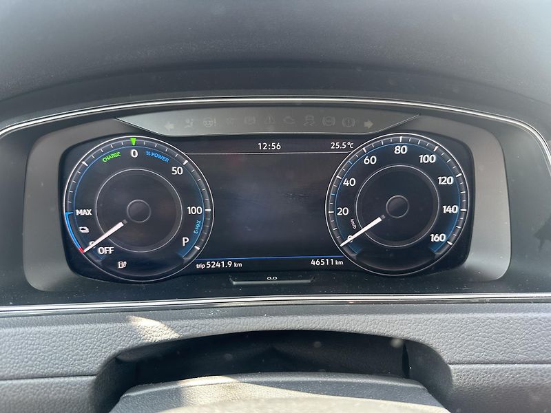 Volkswagen e-Golf (2020) 100kW, rezervace - fotka 26 z 30