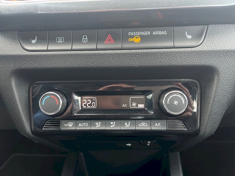 Škoda Fabia (2022) Ambition Plus 1.0 TSI DSG Navi - fotka 27 z 33