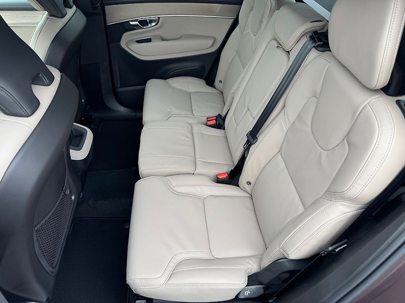 Volvo XC90 (2026) PLUS B5, VZDUCH, 360° - fotka 12 z 22
