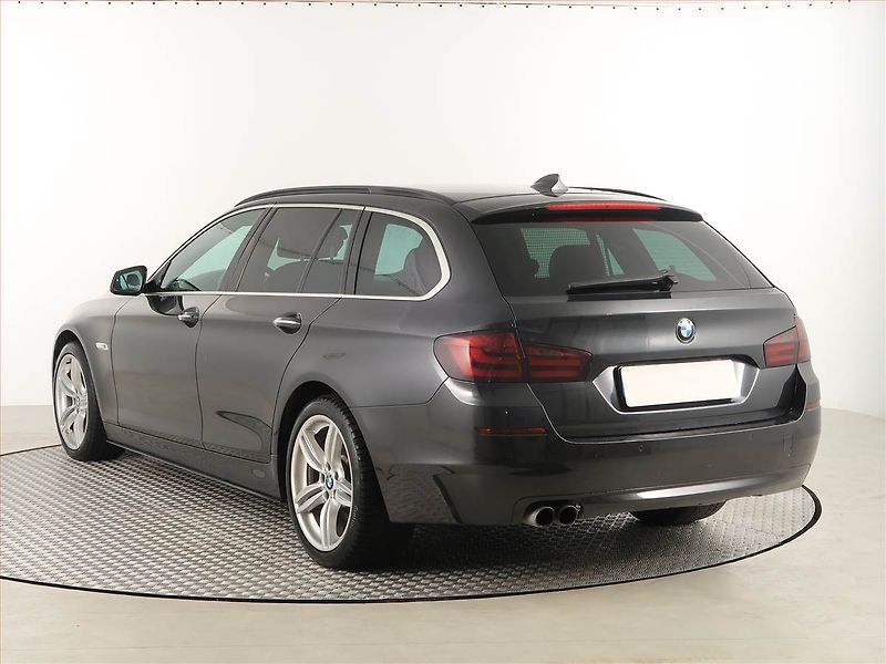 BMW Řada 5 (2011) M Paket 520d, Automat, Navi - fotka 4 z 19