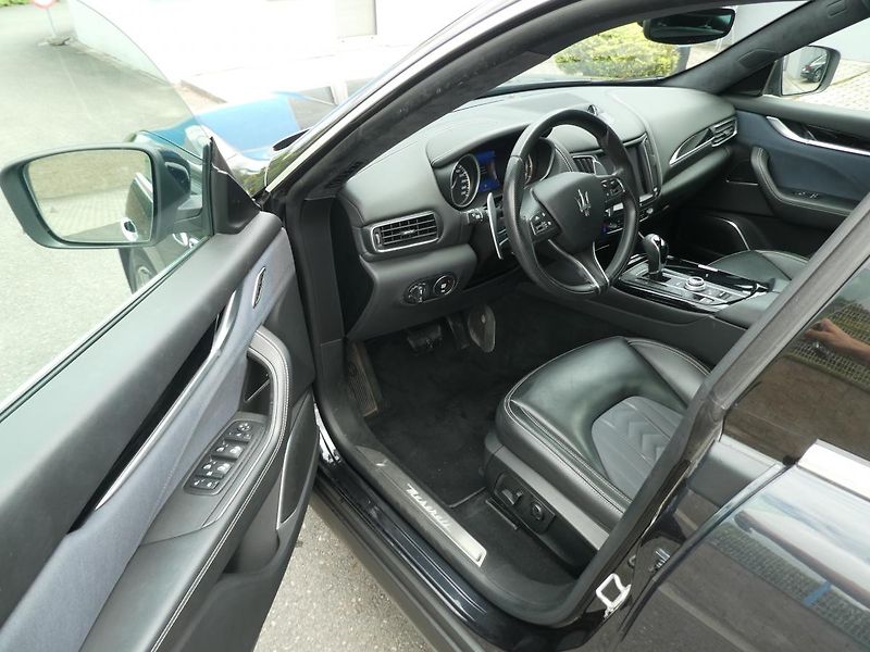 Maserati Levante SQ4 3,0i 316kW 4x4 ERMENEGILDO - fotka 12 z 16