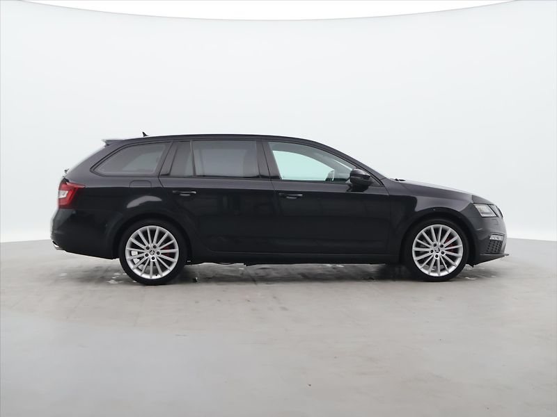 Škoda Octavia RS 2,0 TDI 135kW DSG LED 1.Maj - fotka 8 z 27