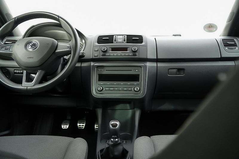 Škoda Fabia 1.2 TSI MONTECARLO - fotka 18 z 37