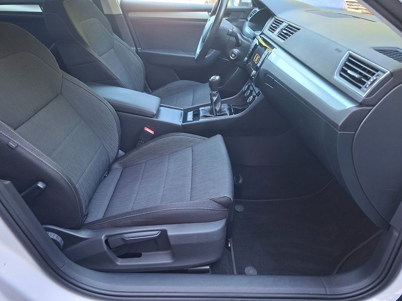 Škoda Superb (2015) 2.0TDI 110kW MAN -NEHAVAROVÁNO - fotka 26 z 47