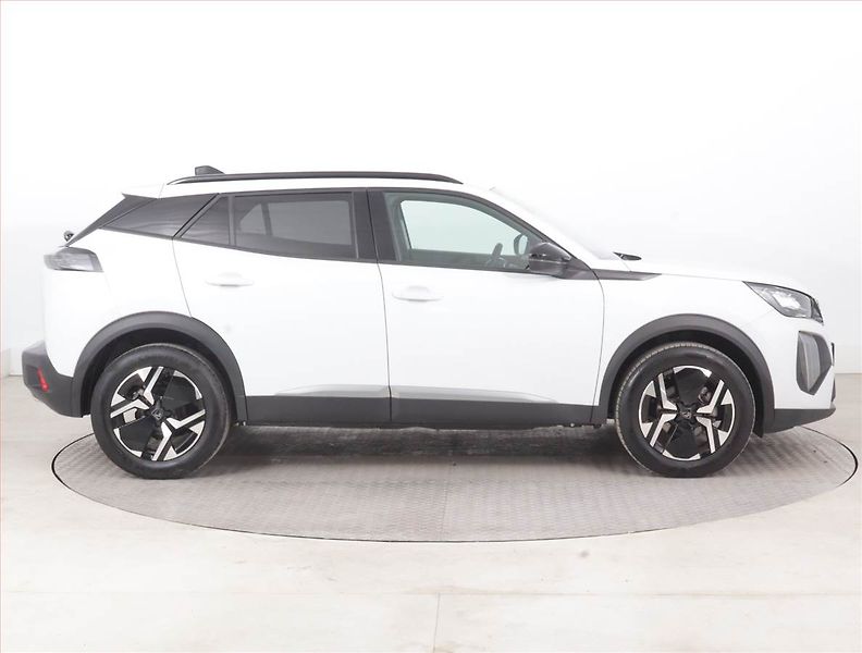 Peugeot 2008 (2025) 1.2 PureTech - fotka 6 z 18