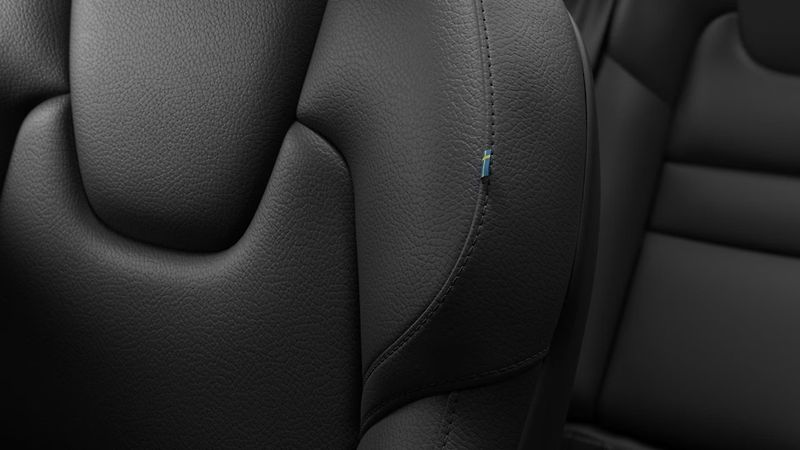 Volvo V60 (2026) Plus Dark, A/T,145kW, BLIS, ků - fotka 11 z 12