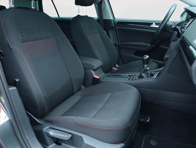 Volkswagen Golf (2017) 1.5 TSI, Navi, Tempomat - fotka 9 z 17