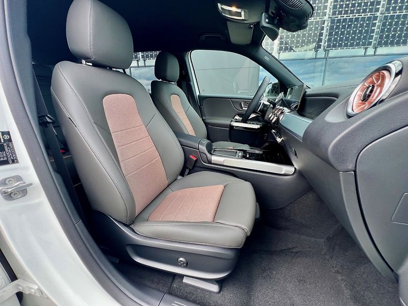 Mercedes-Benz EQB (2025) 250+ Electric Art - fotka 16 z 30