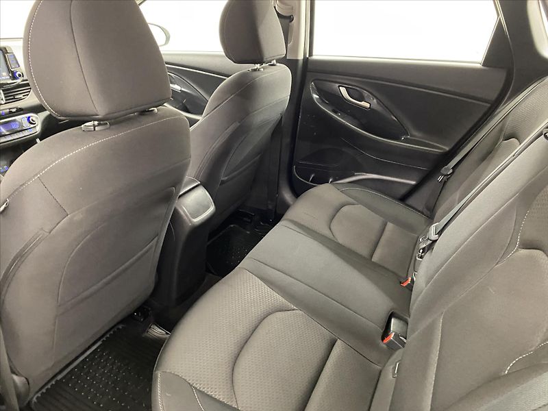 Hyundai i30 1,6 CRDi 81 kW Navi - fotka 6 z 24