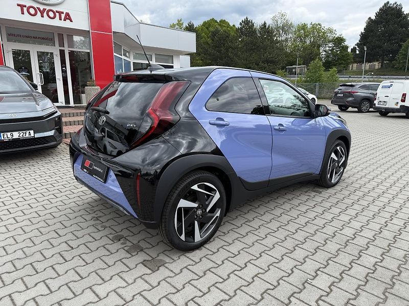 Toyota Aygo 1.5 Hybrid Executive - fotka 6 z 24