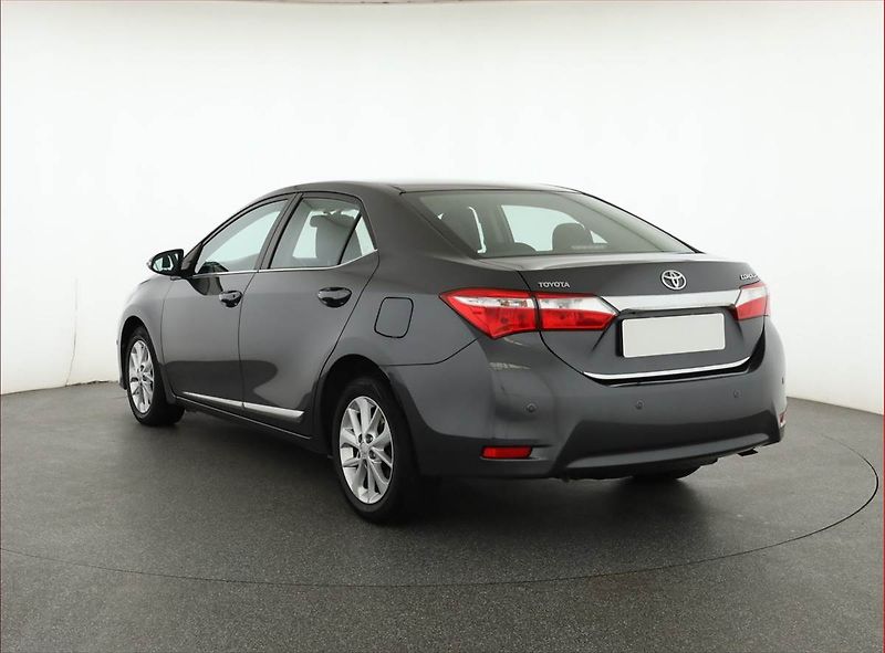 Toyota Corolla (2013) 1.4 D-4D, Park. senzory - fotka 4 z 17
