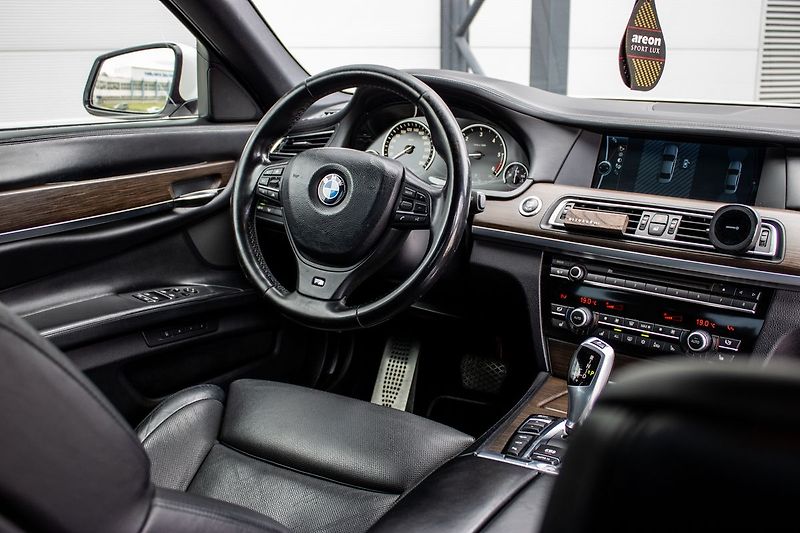 BMW Řada 7 - fotka 12 z 24