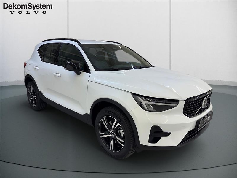 Volvo XC40 (2026) 2,0 B3 Plus Dark  8247 - fotka 2 z 15