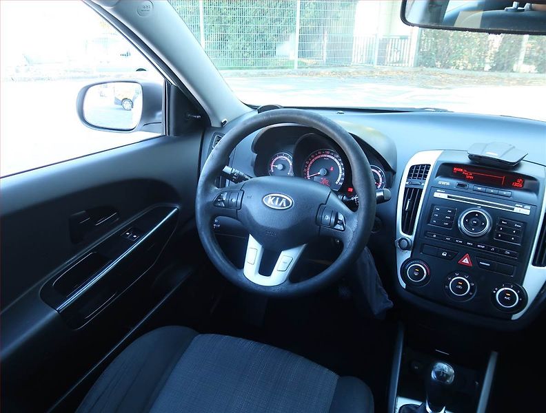 Kia Ceed (2010) 1.4 CVVT, po STK - fotka 7 z 16