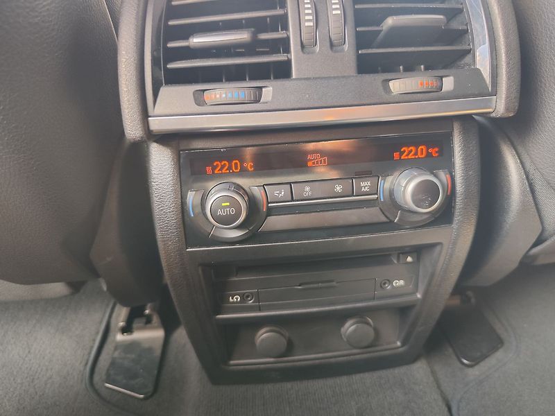 BMW X5 3.0/230kW xDrive40d - fotka 17 z 40