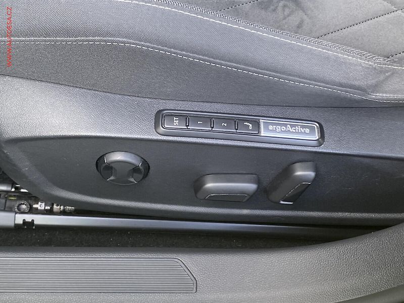 Volkswagen Golf (2021) 1.5 TSi, ČR, DSG, LED - fotka 12 z 20