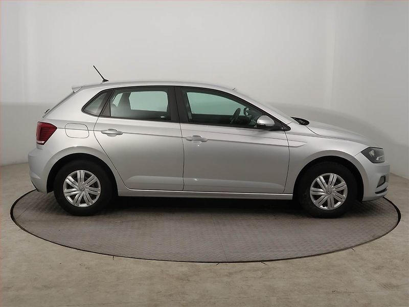 Volkswagen Polo (2018) 1.0, Tempomat - fotka 6 z 13