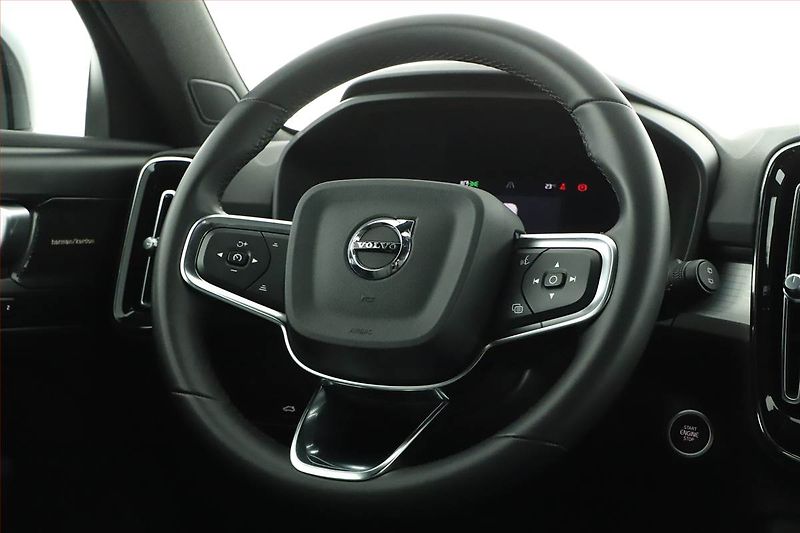 Volvo XC40 (2023) B3 - fotka 19 z 26
