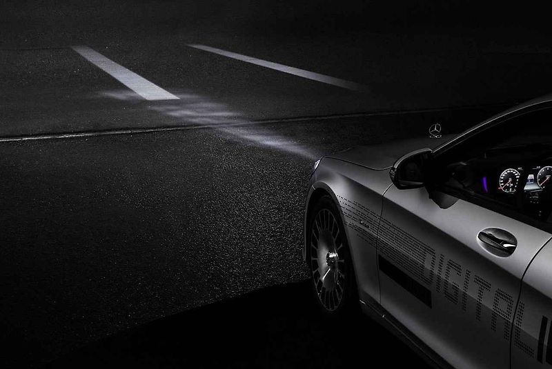 Digital Light: Mercedes-Benz představil nové světlomety.