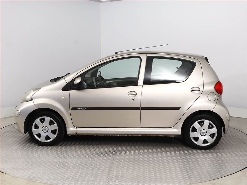 Toyota Aygo (2008) 1.0 VVT-i, nová STK, Tažné - fotka 3 z 9