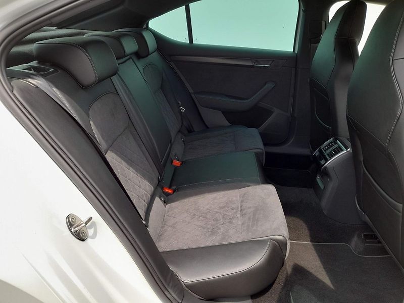 Škoda Superb SPORTLINE 2.0 TDi 147KW 7AP - fotka 13 z 20