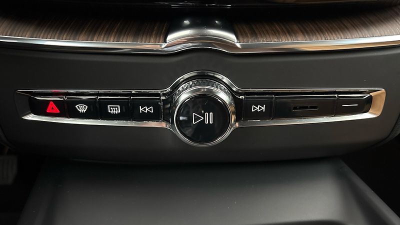 Volvo XC60 2.0 B5 AUT AWD Inscription - fotka 13 z 31