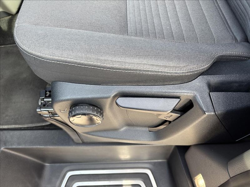 Ford Tourneo Custom 2,0 mHEV 136kW Titanium L2 - fotka 23 z 41