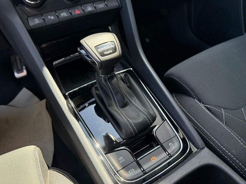 Škoda Karoq Sportline 2.0 TDI 110kw DSG 4x - fotka 19 z 26