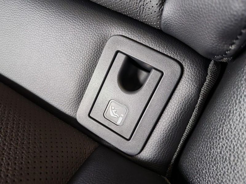 Toyota Corolla Cross 2,0 Hybrid Executive - fotka 21 z 45