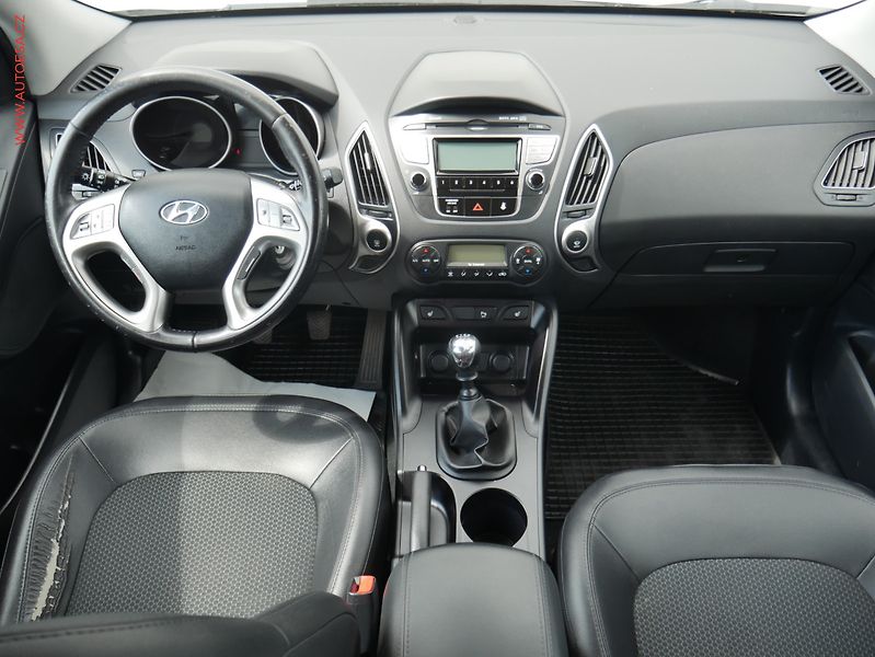 Hyundai ix35 (2012) 1.6 GDi, ČR, AC, tempo, park - fotka 7 z 18