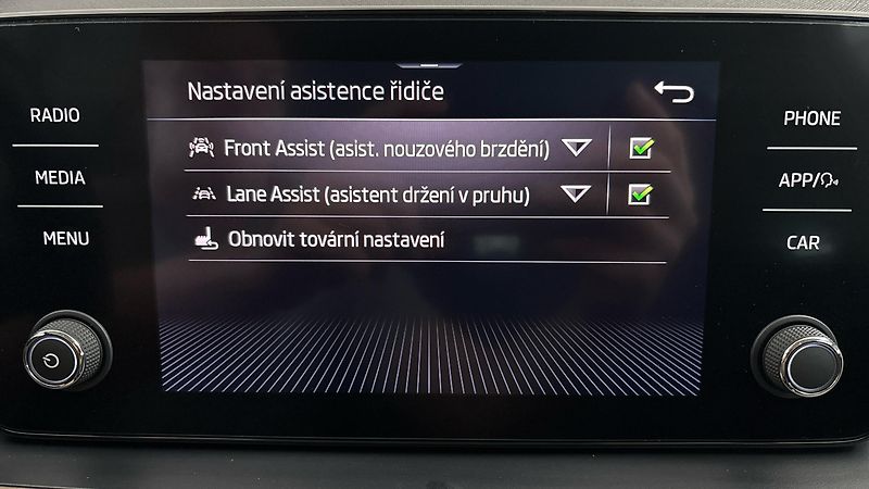 Škoda Scala 1.0 TSI Style - fotka 24 z 25