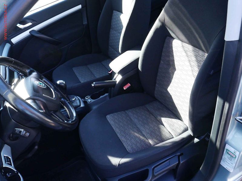 Škoda Octavia (2010) 1.6 LPG, AC, TZ, park.čidla - fotka 9 z 14