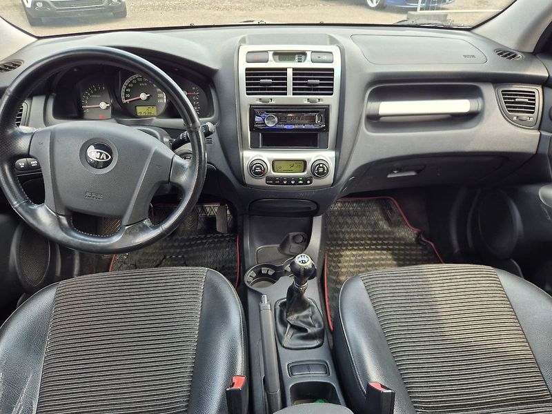 Kia Sportage 2.0i 104Kw 4x4, klima, tažné - fotka 13 z 21