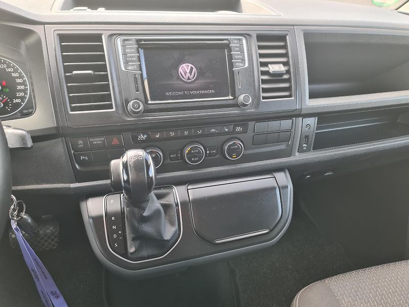 Volkswagen Multivan (2016) T6 2.0 TDi 110-KW DSG POSTEL S - fotka 23 z 35