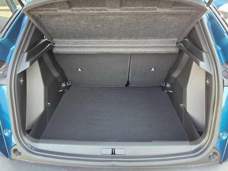 Peugeot 2008 (2026) BUSINESS Hybrid 145 e-DCS6 - fotka 11 z 21
