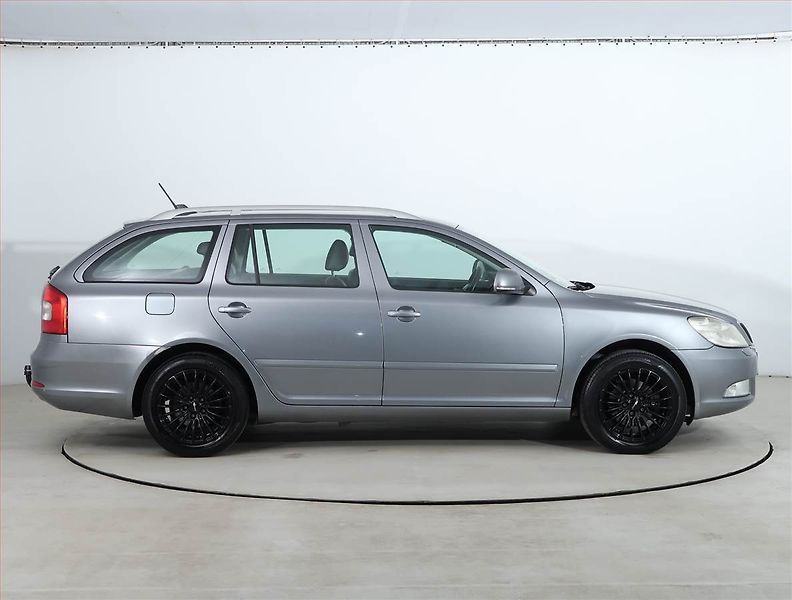 Škoda Octavia (2012) 1.4 TSI, Navi, Tempomat - fotka 6 z 21