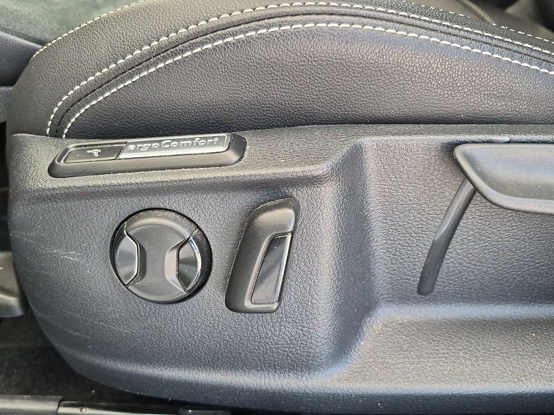 Volkswagen Passat Variant R-Line - fotka 27 z 31