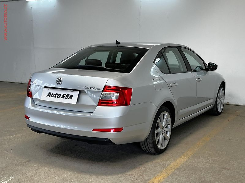 Škoda Octavia (2012) 1.4TSi, ČR, Navi, AC - fotka 4 z 17