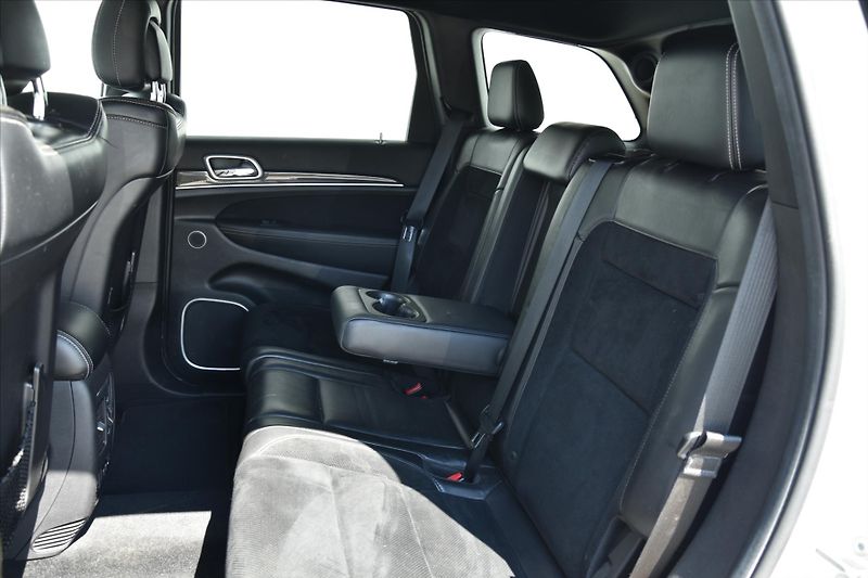 Jeep Grand Cherokee 6.4 SRT 344kW AWD NAVI ČR - fotka 11 z 33