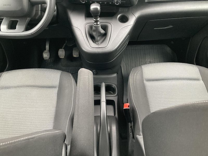 Toyota ProAce City Verso (2020) 1,5D-4D 130 6MT  7-místné  - fotka 13 z 20