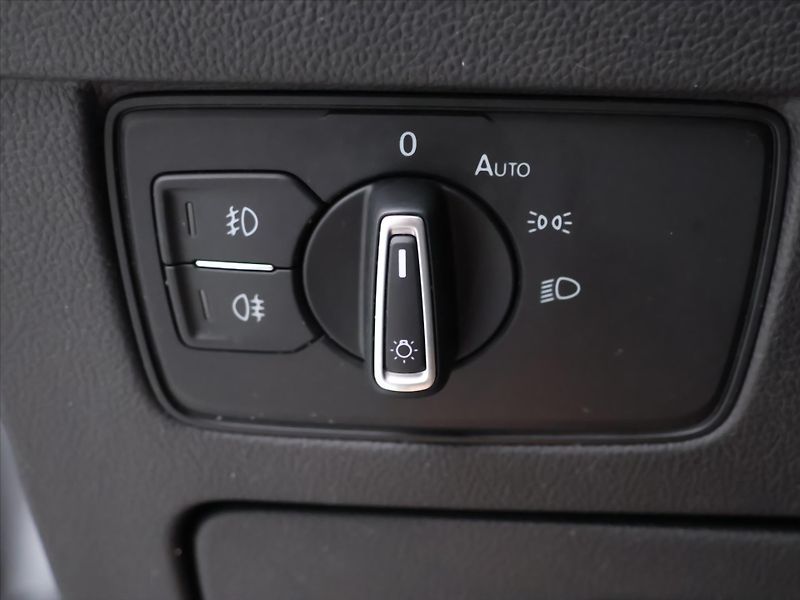 Volkswagen Passat 2,0 TDI 110kW Elegance DSG DPH - fotka 19 z 39