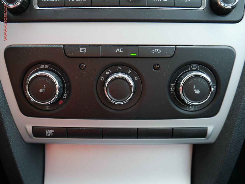 Škoda Octavia (2009) 1.4TSi, 1.maj, Ambiente - fotka 15 z 17