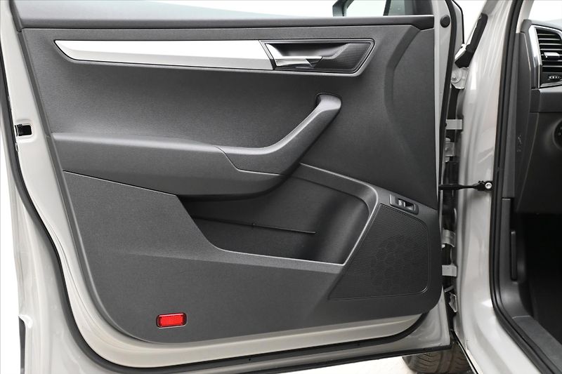 Škoda Karoq 2,0 TDI 85kW DSG VIRTUAL EL.KU - fotka 24 z 31