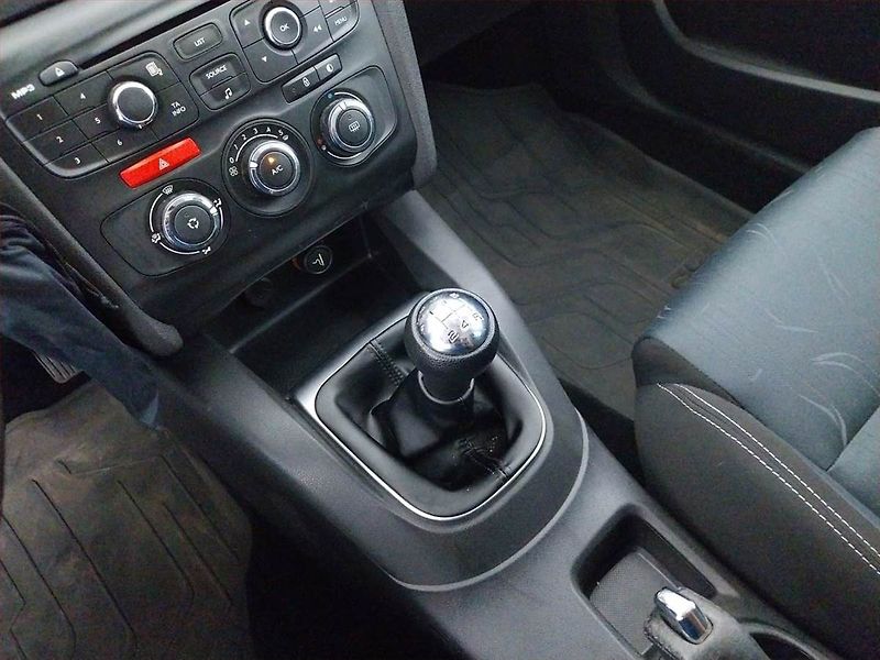 Citroën C4 (2011) 1.4 16V, Tempomat - fotka 13 z 17