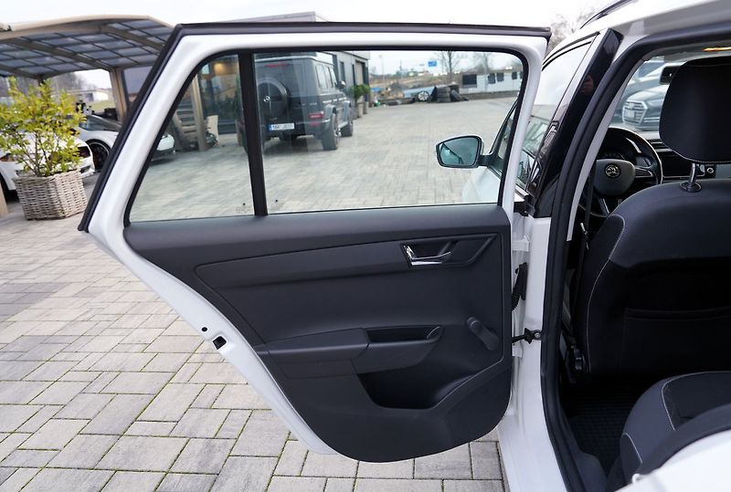 Škoda Fabia 1.0 TSI 70kW Ambition ČR - fotka 16 z 36