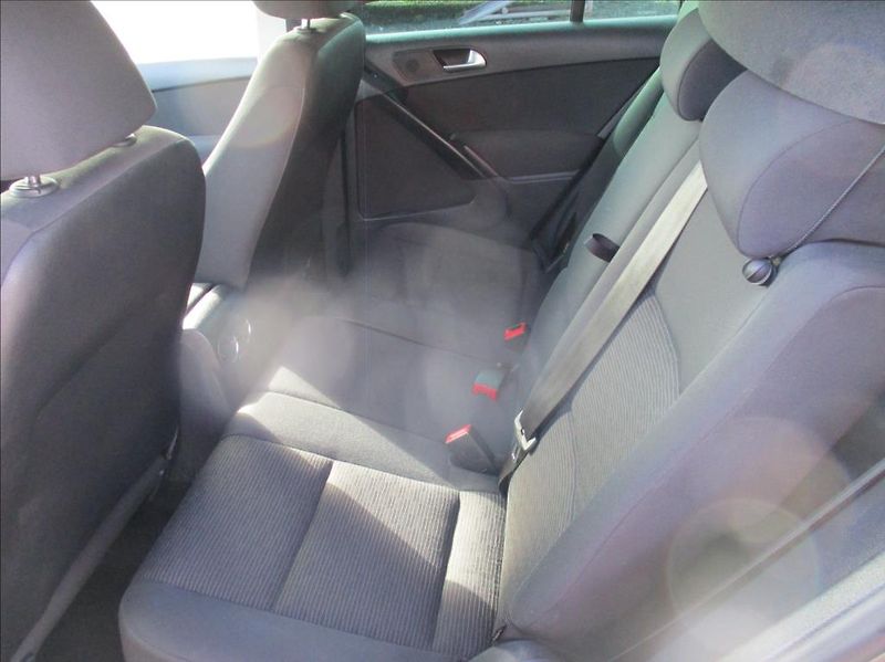 Volkswagen Tiguan 1,4 TSi, aut klima,serv.kn. - fotka 11 z 38