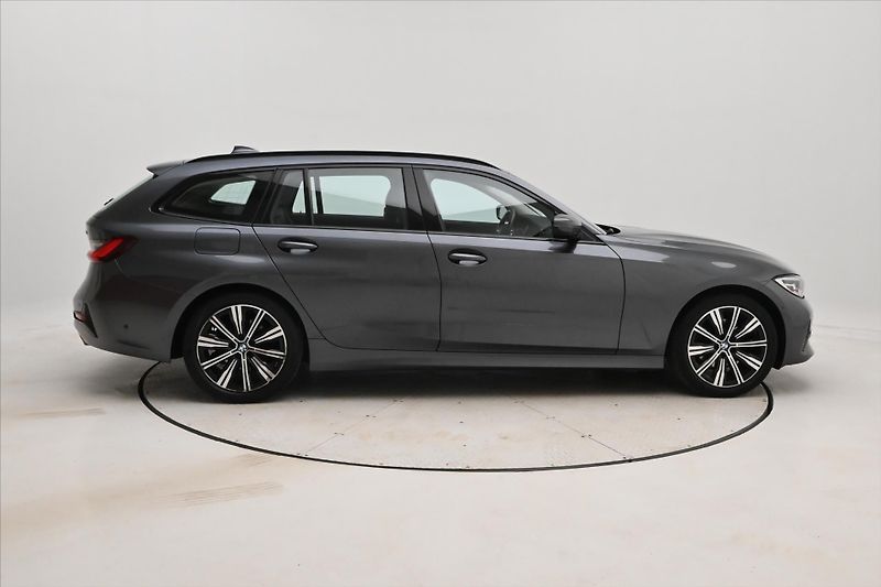 BMW Řada 3 2,0 320d 140 kW STEPTRONIC Zár - fotka 4 z 31
