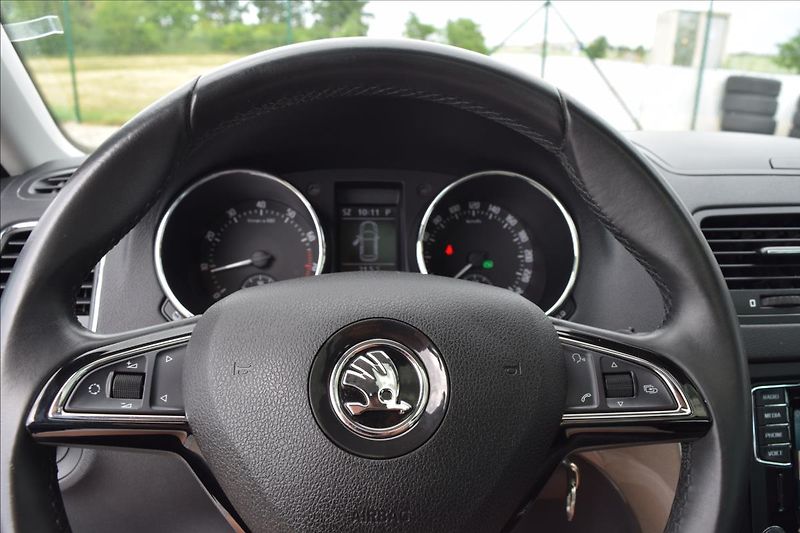 Škoda Yeti 1,4 TSI 92KW DSG XENONY VÝHŘEV - fotka 40 z 51