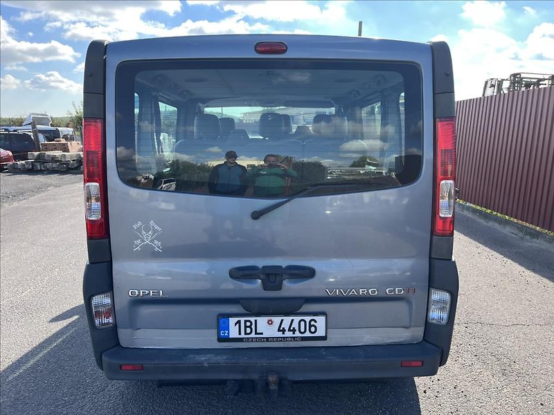 Opel Vivaro 2,5 CDTi 9.MÍST ROZVODY TAŽNÉ - fotka 7 z 37